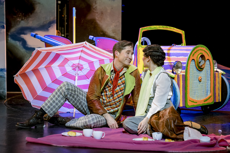 v.l.n.r.: Sebastian Smulders (Caractacus Potts) und Zsófia Szabó (Truly Scrumptious).
Foto: Dirk Rückschloß/Pixore Photography
