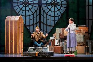 v.l.n.r.: László Varga (Frederic Chasuble) und Bettina Grothkopf (Laetitia Prism).<br />Foto: Dirk Rückschloß/Pixore Photography