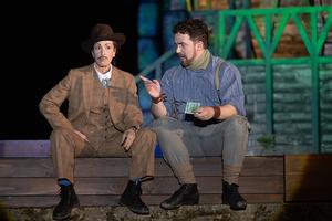 v.l.n.r.: Sigalit Feig (Franz Arndt) und Marc Trojan (Eduard Hauser).</br></br>

Foto: Photoron - Ronny Küttner